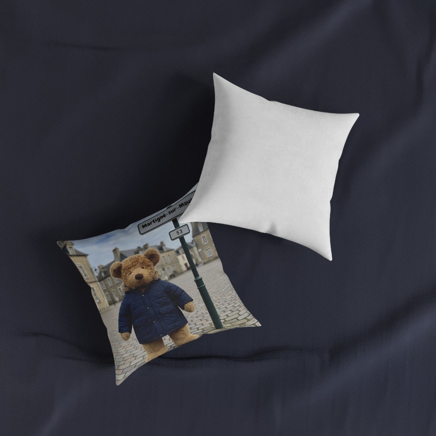 Teddy on Tour Max Square Pillow