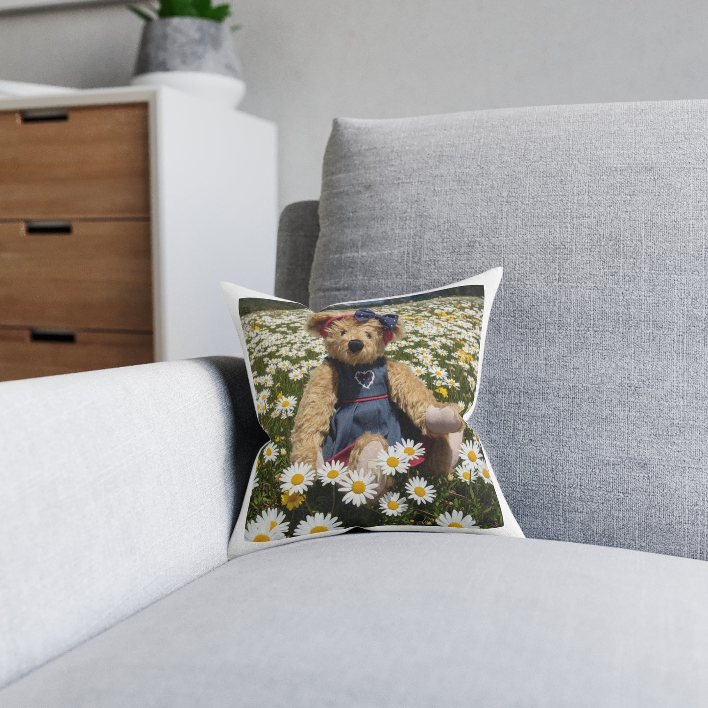 Teddy on Tour Daisy in Yosemite Park Square Pillow